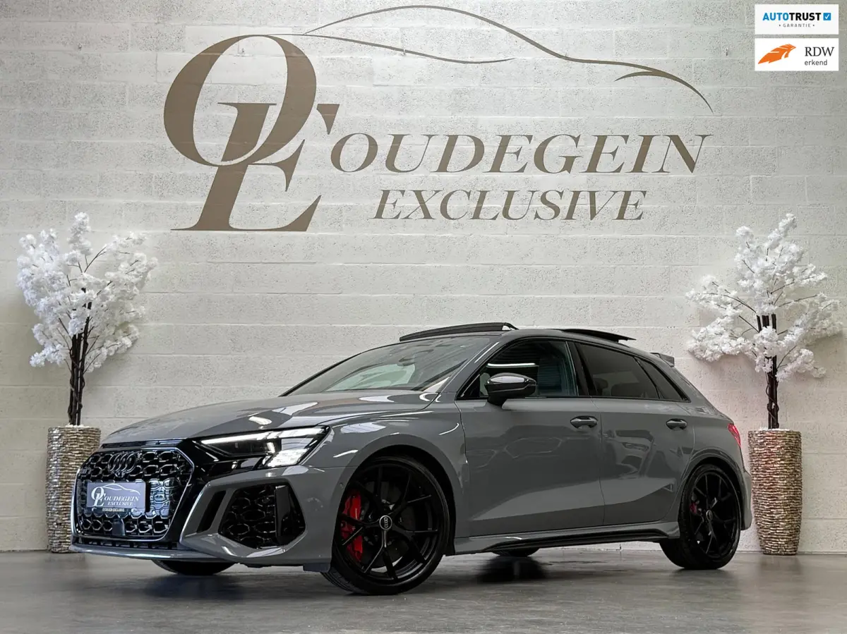 2.5 TFSI RS3 Quattro / Keramisch / Hulk / Carbon / Massage / Pano / Memory / B&O / Carplay / Lane / Garantie /