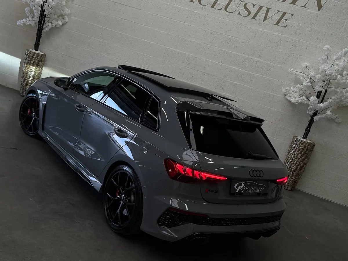 2.5 TFSI RS3 Quattro / Keramisch / Hulk / Carbon / Massage / Pano / Memory / B&O / Carplay / Lane / Garantie /