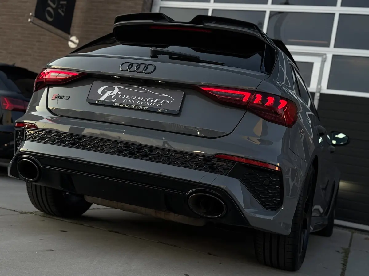 2.5 TFSI RS3 Quattro / Keramisch / Hulk / Carbon / Massage / Pano / Memory / B&O / Carplay / Lane / Garantie /