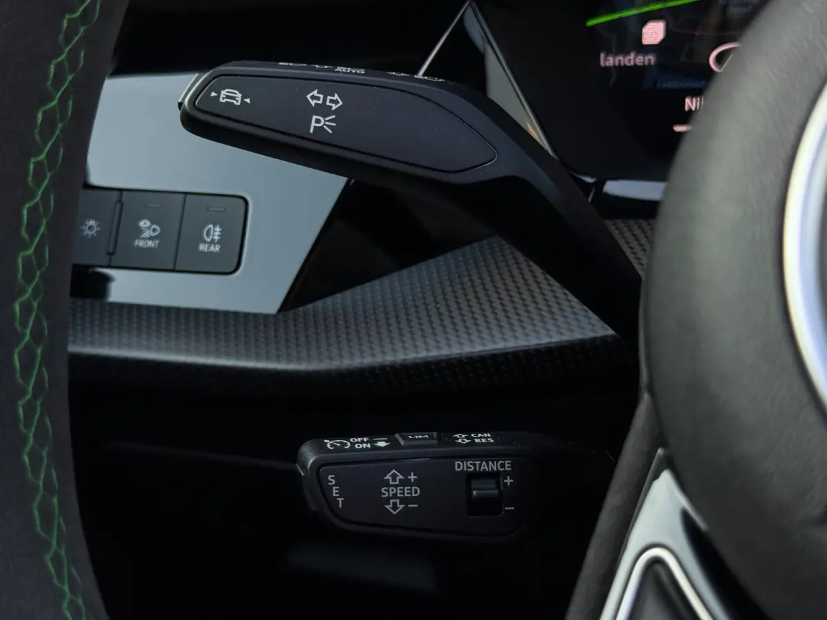 2.5 TFSI RS3 Quattro / Keramisch / Hulk / Carbon / Massage / Pano / Memory / B&O / Carplay / Lane / Garantie /