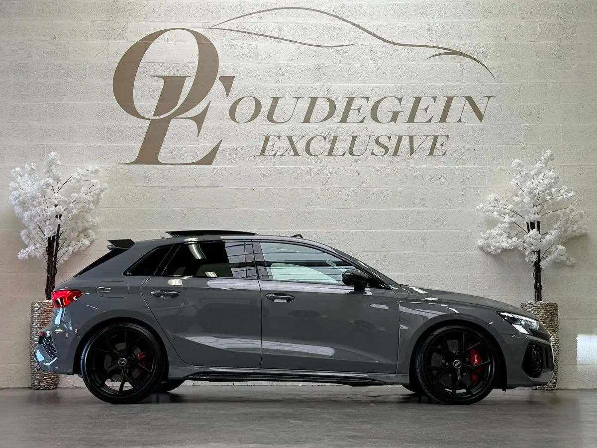 2.5 TFSI RS3 Quattro / Keramisch / Hulk / Carbon / Massage / Pano / Memory / B&O / Carplay / Lane / Garantie /