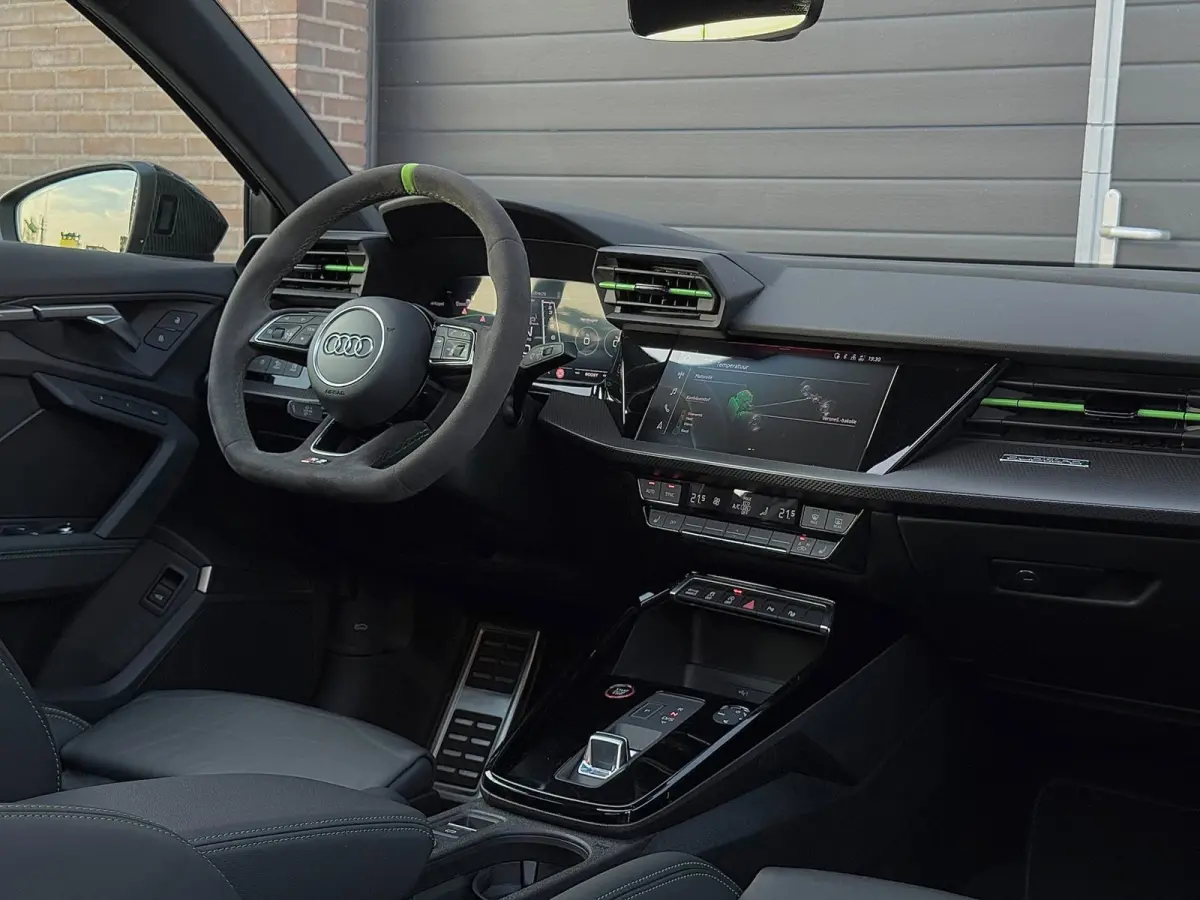 2.5 TFSI RS3 Quattro / Keramisch / Hulk / Carbon / Massage / Pano / Memory / B&O / Carplay / Lane / Garantie /
