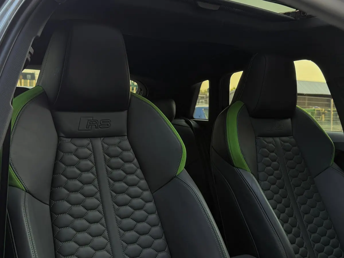 2.5 TFSI RS3 Quattro / Keramisch / Hulk / Carbon / Massage / Pano / Memory / B&O / Carplay / Lane / Garantie /