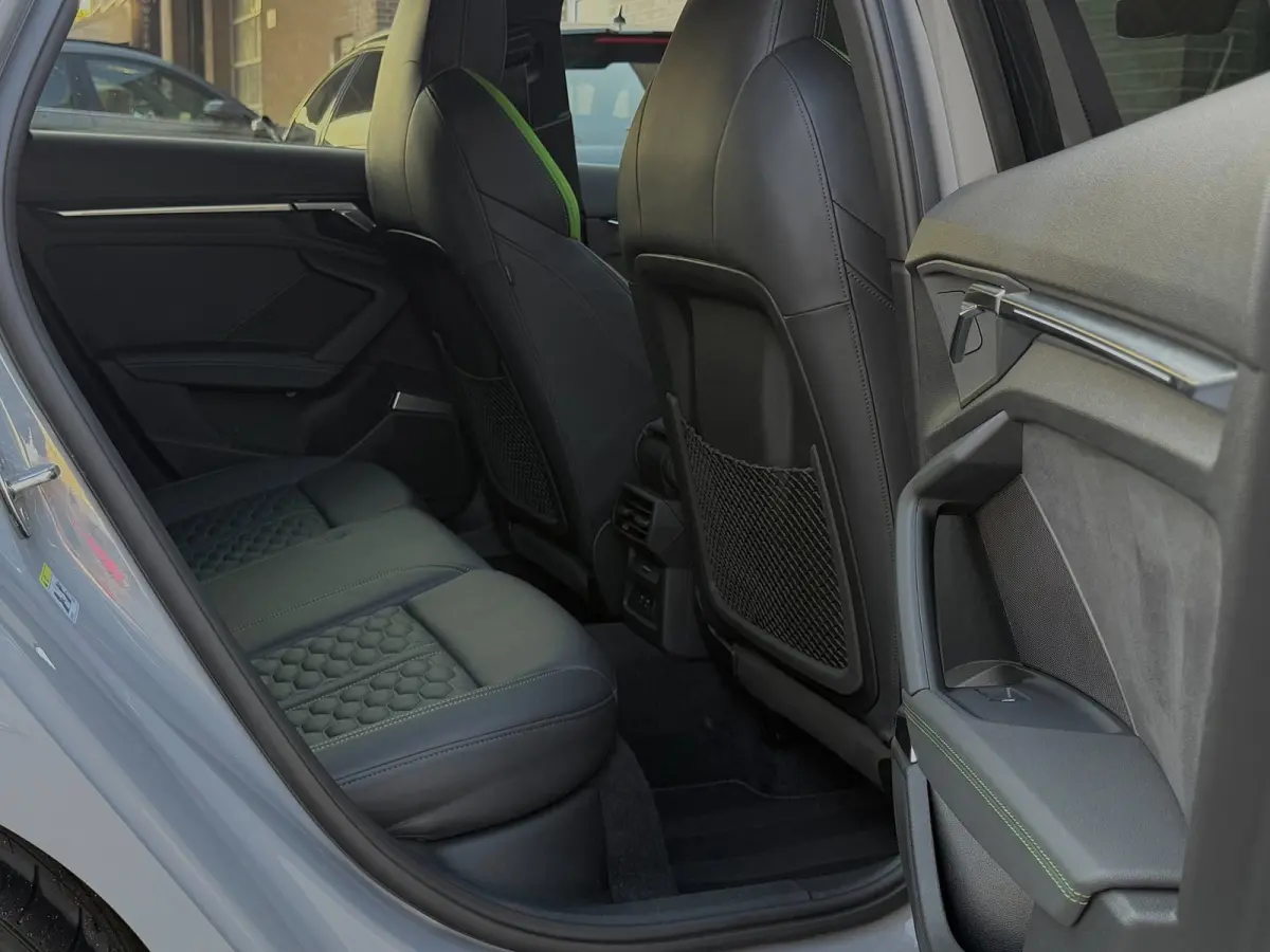 2.5 TFSI RS3 Quattro / Keramisch / Hulk / Carbon / Massage / Pano / Memory / B&O / Carplay / Lane / Garantie /