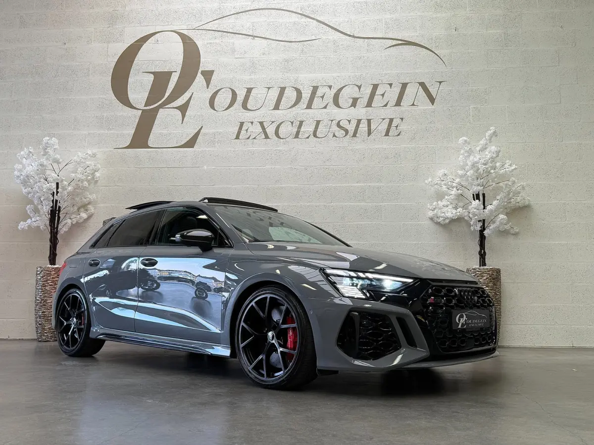 2.5 TFSI RS3 Quattro / Keramisch / Hulk / Carbon / Massage / Pano / Memory / B&O / Carplay / Lane / Garantie /