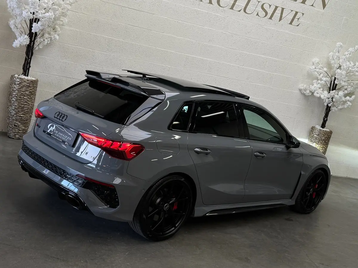 2.5 TFSI RS3 Quattro / Keramisch / Hulk / Carbon / Massage / Pano / Memory / B&O / Carplay / Lane / Garantie /