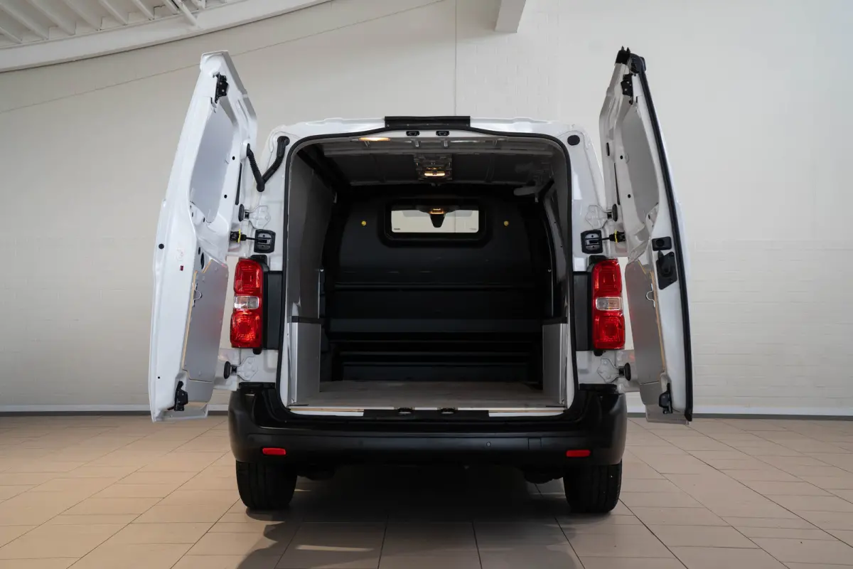 2.0 BlueHDI 145 M Club | Camera | Parkeersensoren | Apple Carplay & Android Auto | Laadruimte Pakket | Cruise Controle |