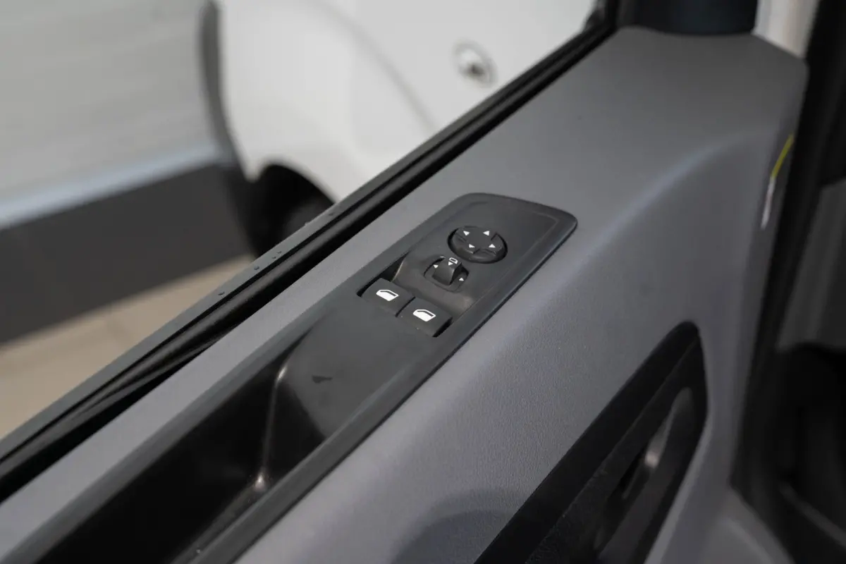 2.0 BlueHDI 145 M Club | Camera | Parkeersensoren | Apple Carplay & Android Auto | Laadruimte Pakket | Cruise Controle |