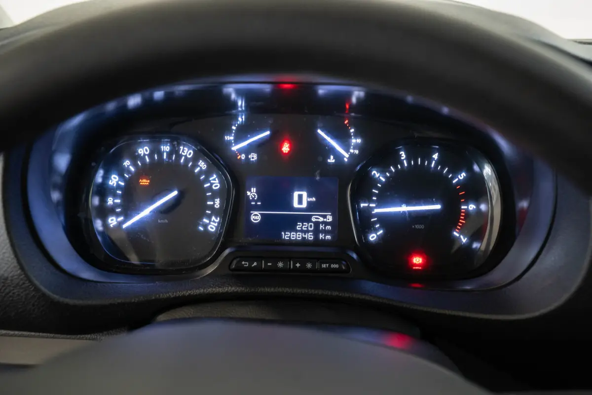 2.0 BlueHDI 145 M Club | Camera | Parkeersensoren | Apple Carplay & Android Auto | Laadruimte Pakket | Cruise Controle |
