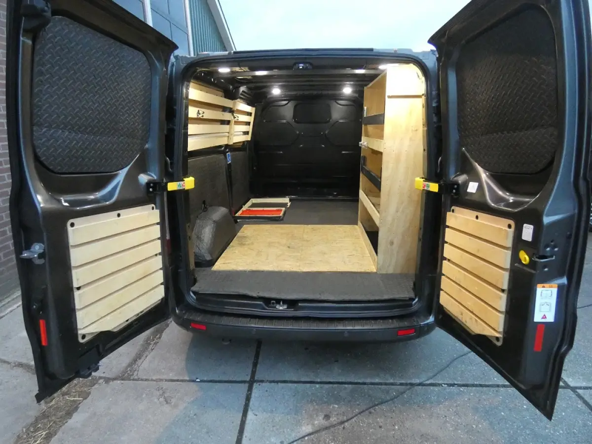 320 2.0 TDCI L2H1 Sport* navi/cam*xenon*