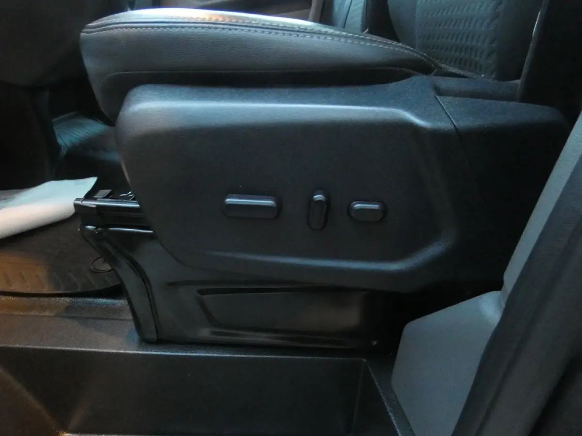320 2.0 TDCI L2H1 Sport* navi/cam*xenon*