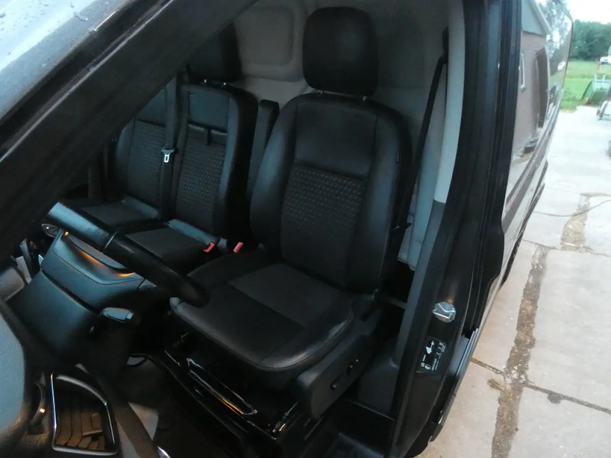 320 2.0 TDCI L2H1 Sport* navi/cam*xenon*