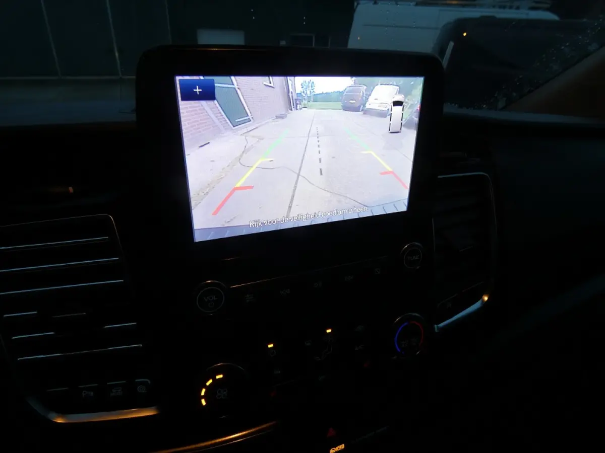 320 2.0 TDCI L2H1 Sport* navi/cam*xenon*