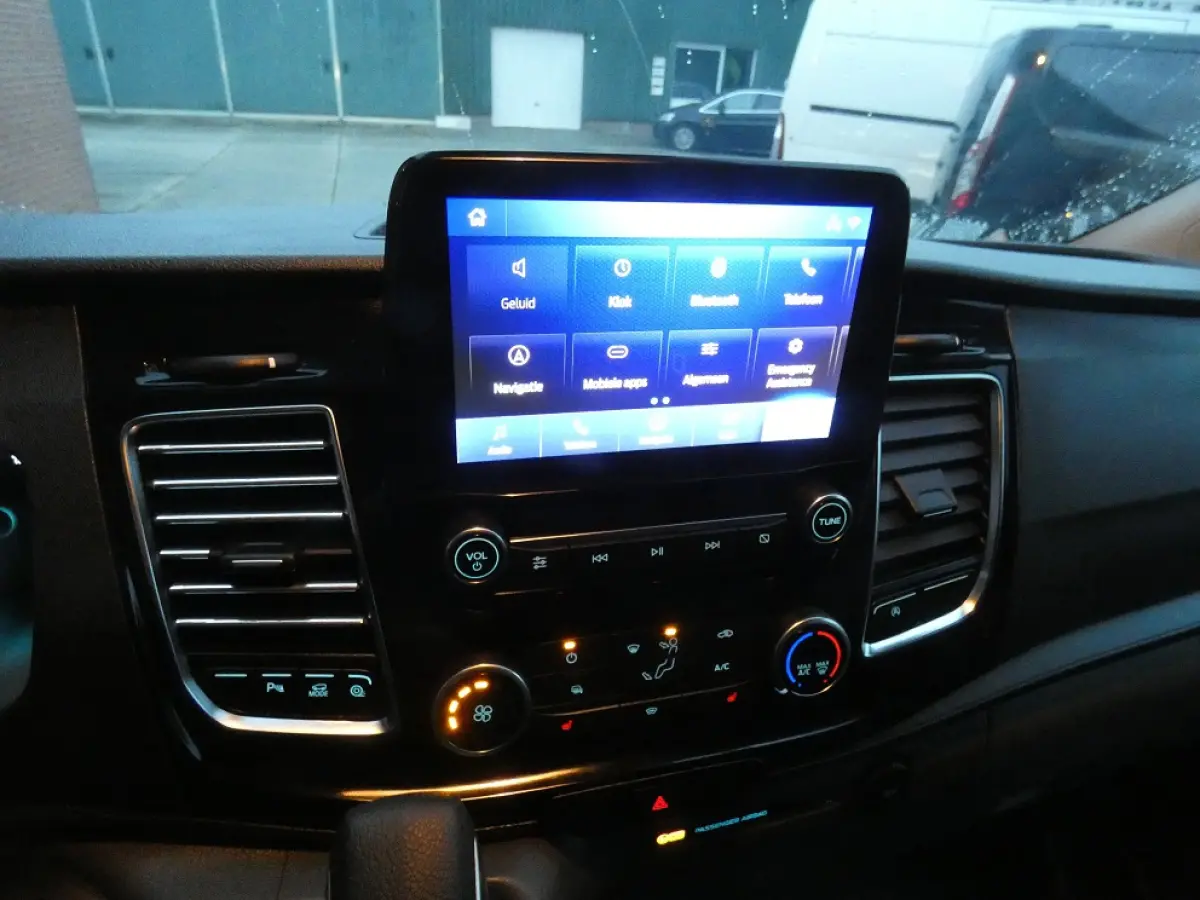 320 2.0 TDCI L2H1 Sport* navi/cam*xenon*