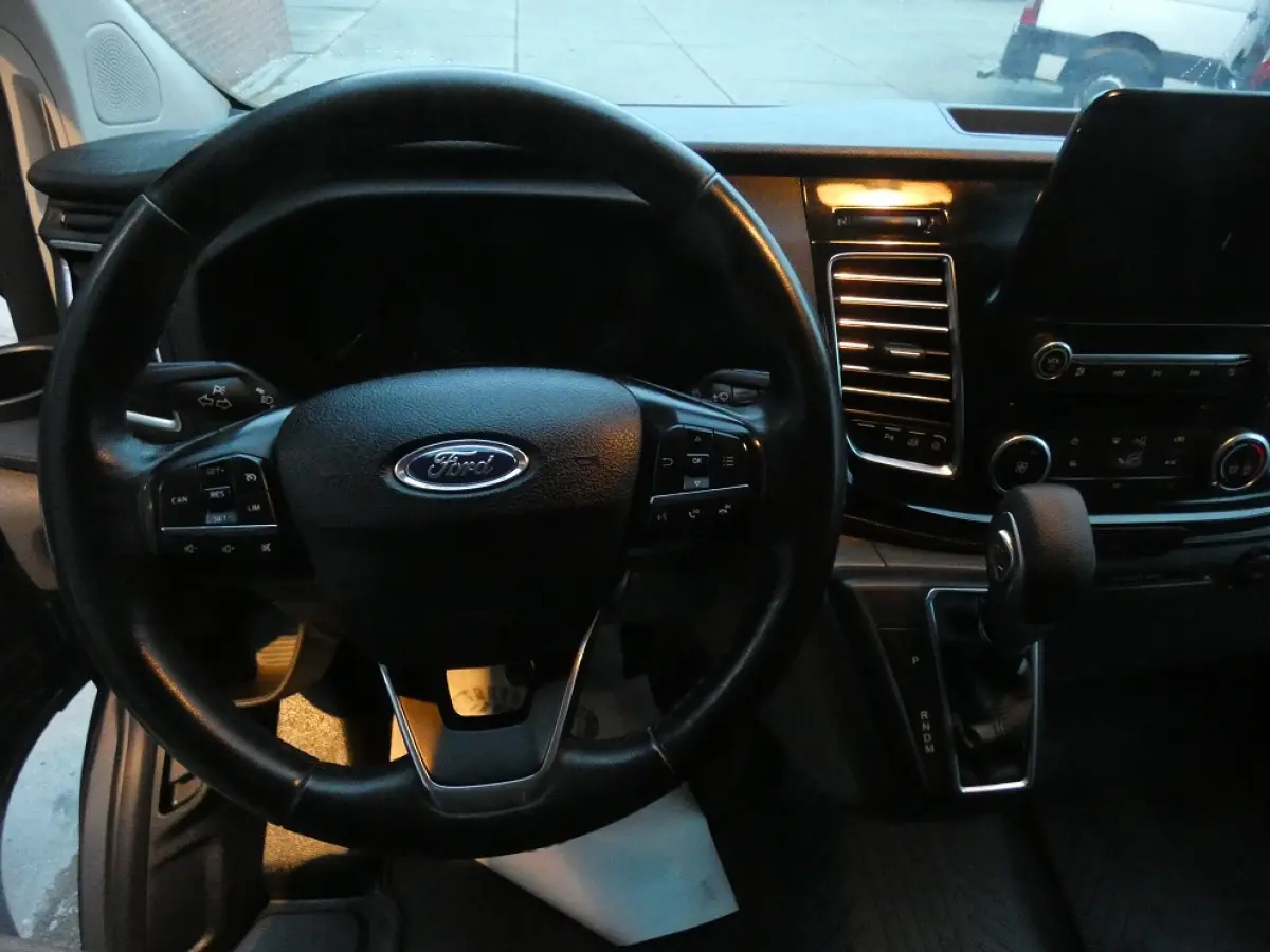 320 2.0 TDCI L2H1 Sport* navi/cam*xenon*