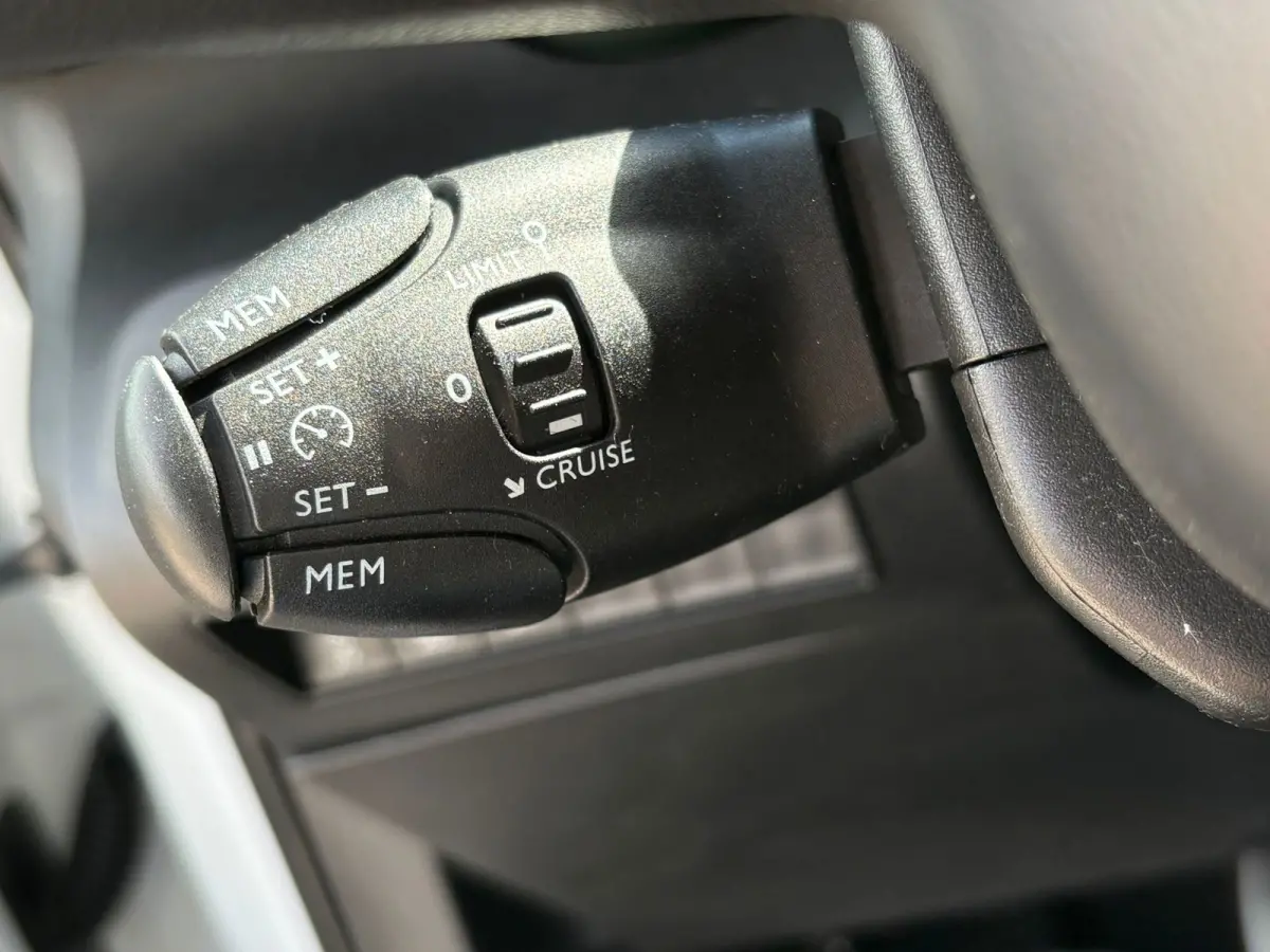 1.2 PureTech Shine WEINIG KM! NIEUW!