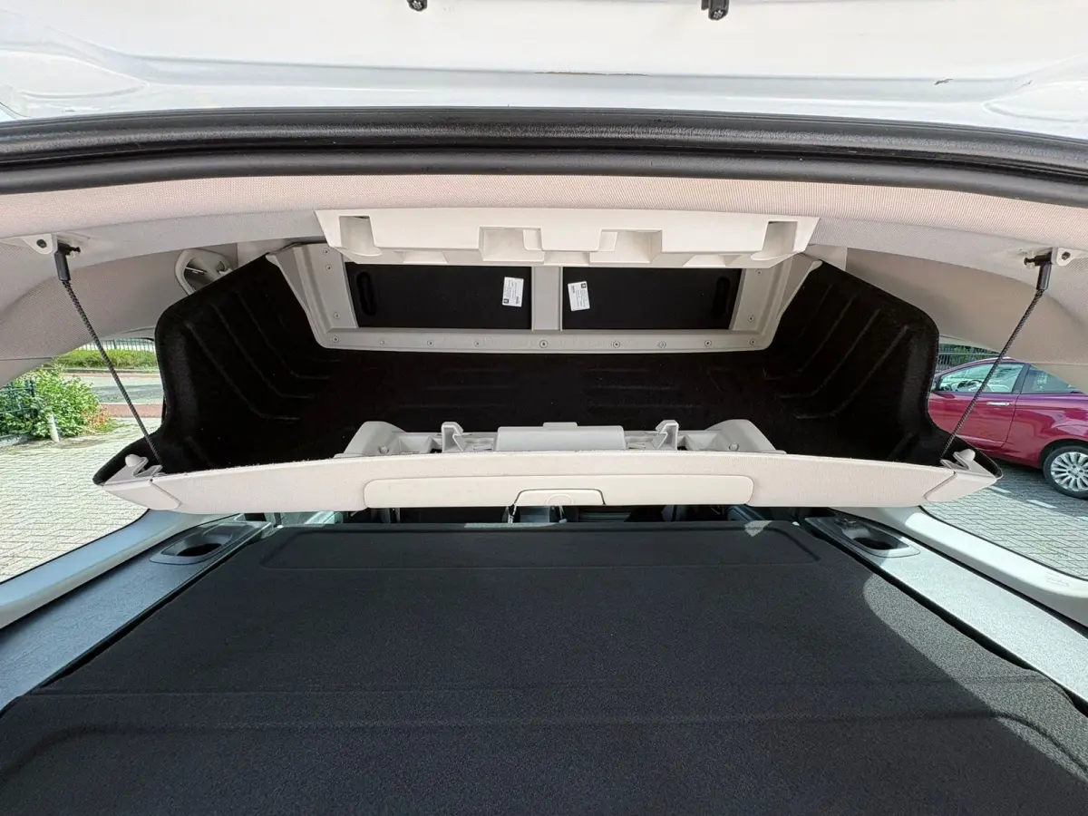 1.2 PureTech Shine WEINIG KM! NIEUW!