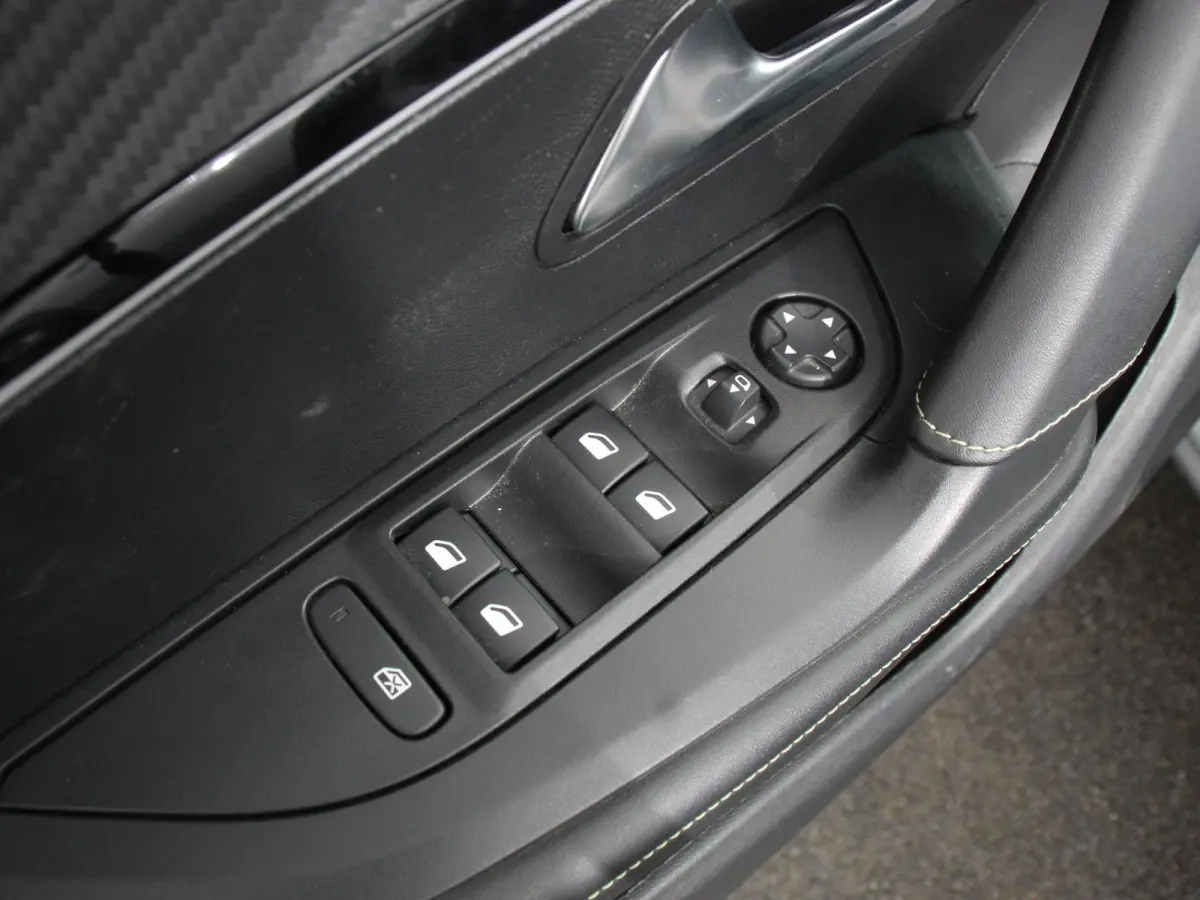 1.2 GT Automaat Climate control Cruise control Apple Carplay/ Android Auto led Lichtmetalen velgen Parkeersensoren Camera