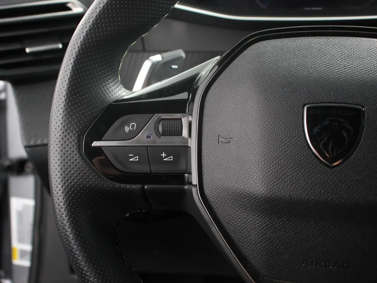1.2 GT Automaat Climate control Cruise control Apple Carplay/ Android Auto led Lichtmetalen velgen Parkeersensoren Camera