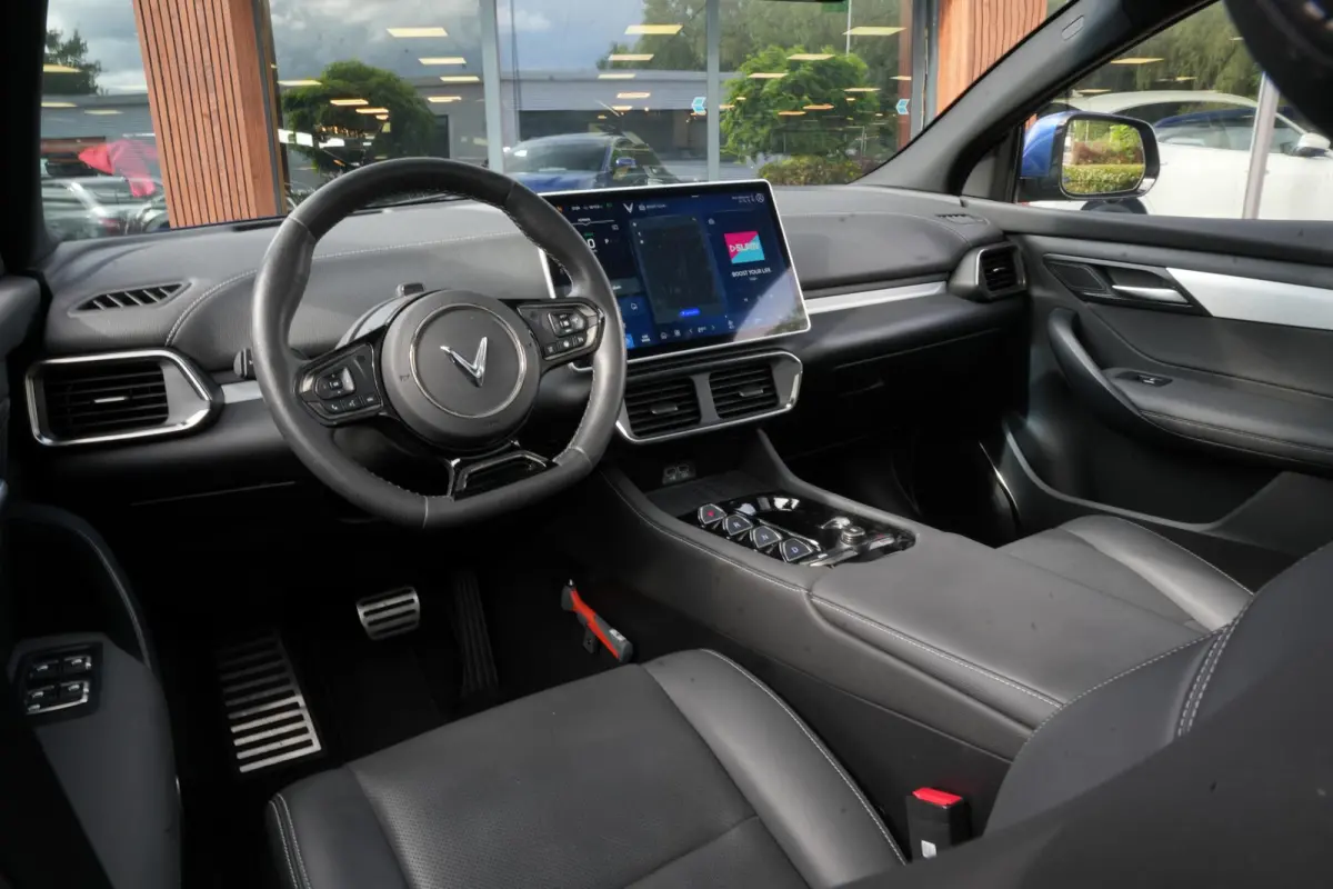 VinFAST Plus 87.7 kWh Apple carplay Cruise control adaptief DAB Mistlampen voor Bots waarschuwing Stuurwielverw.