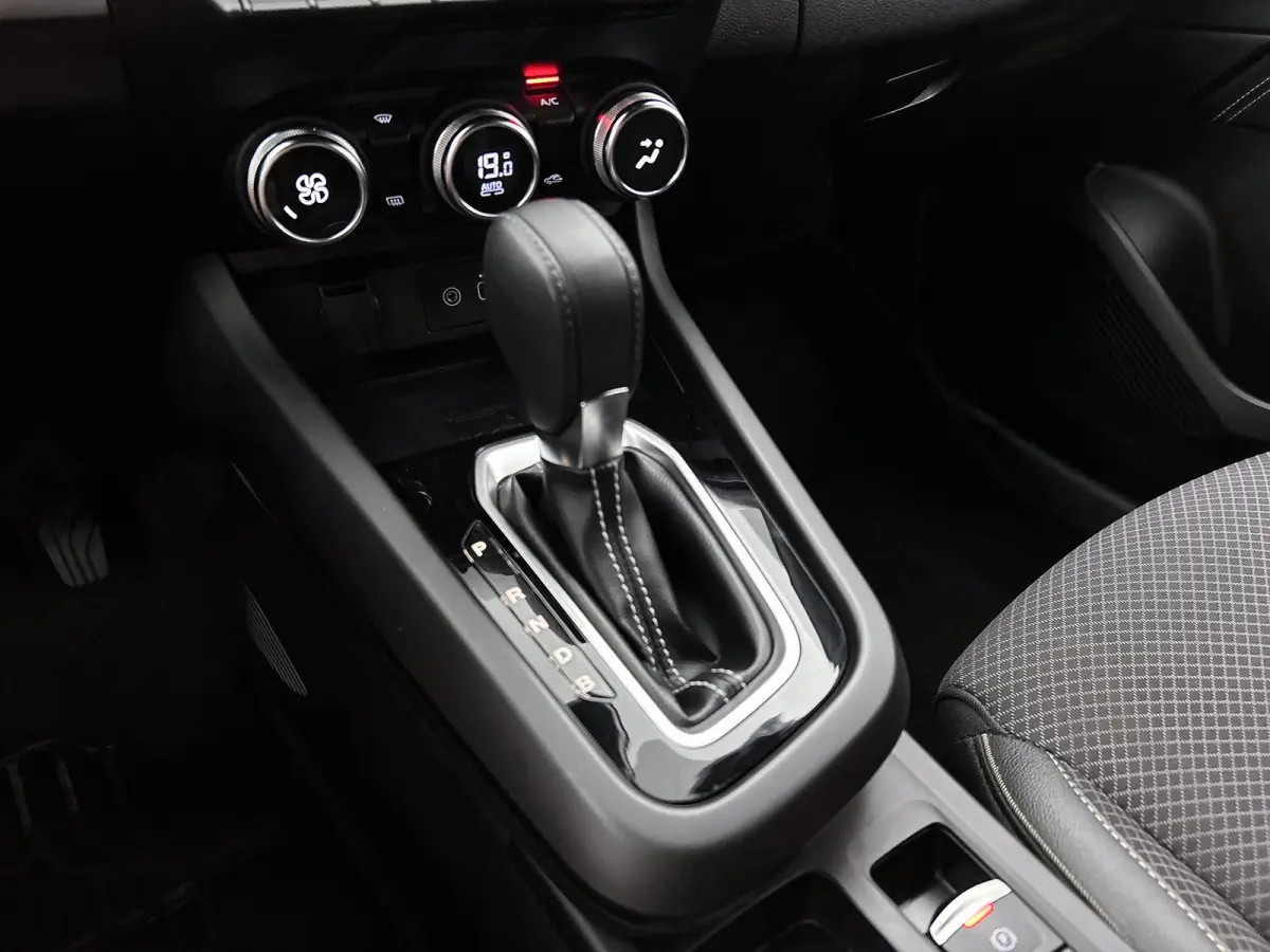 1.6 E-Tech full hybrid 145 techno Automaat / Cruise-ctr. / Airco-ecc / navigatie / Parkeer camera / Apk 05-2028
