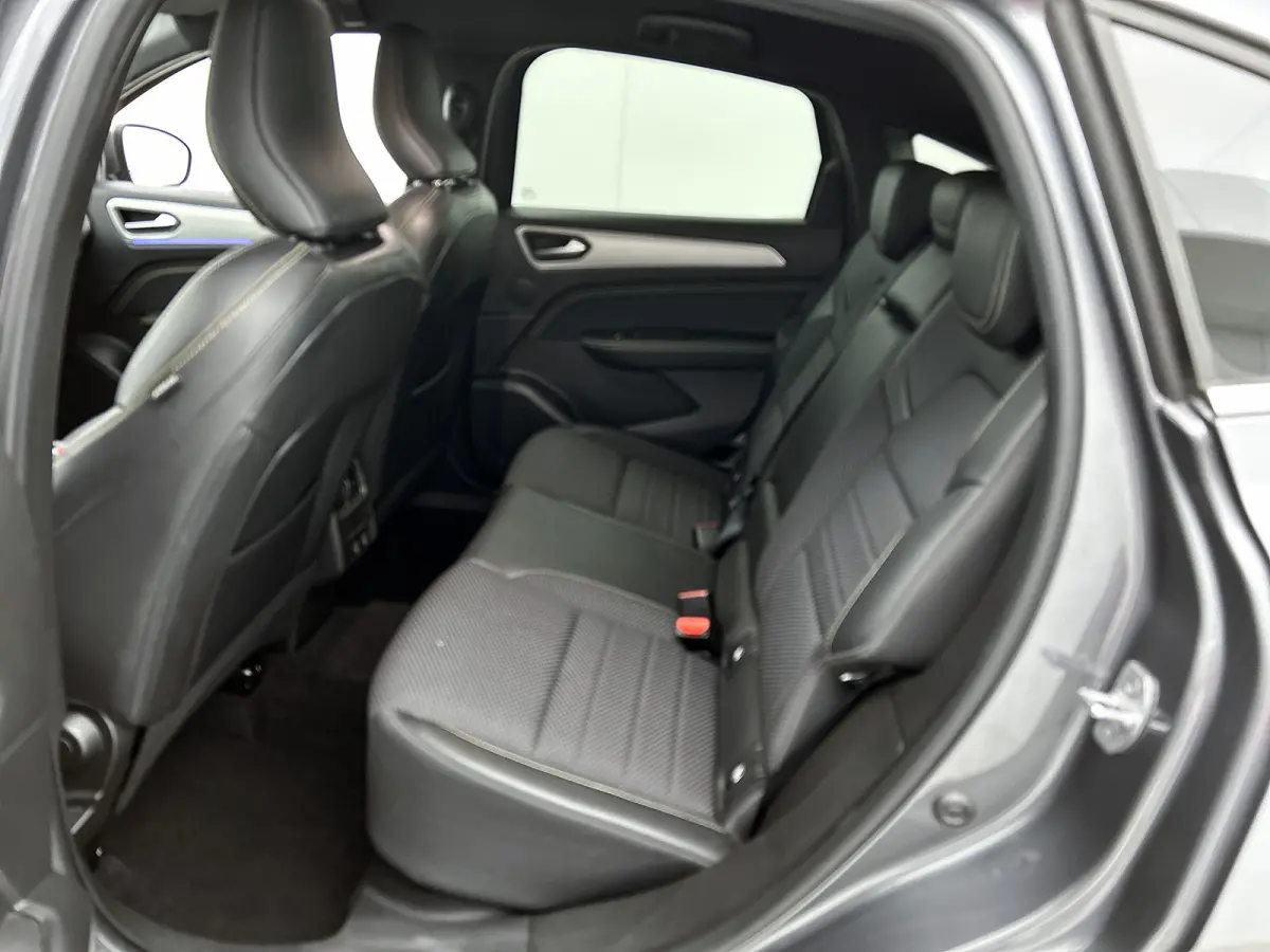 1.6 E-Tech full hybrid 145 techno Automaat / Cruise-ctr. / Airco-ecc / navigatie / Parkeer camera / Apk 05-2028