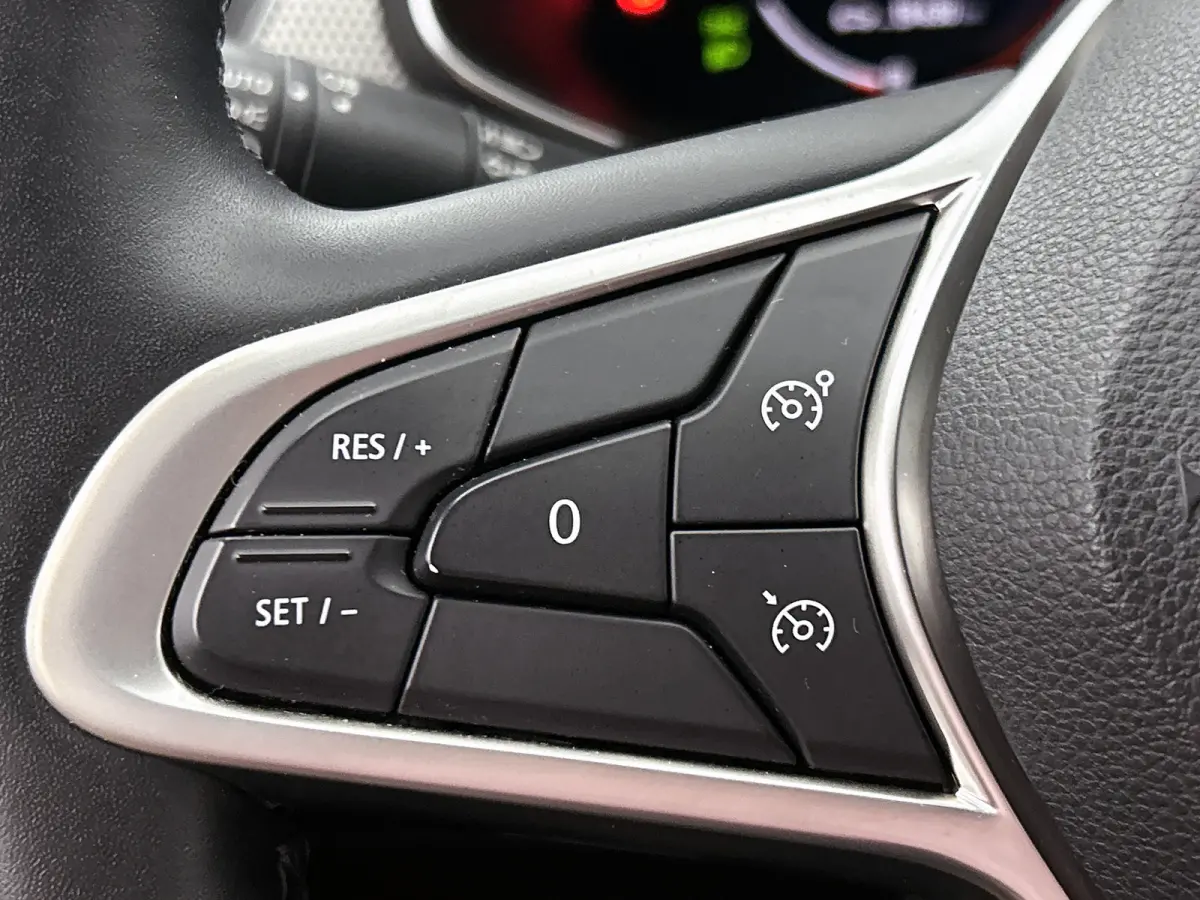 1.6 E-Tech full hybrid 145 techno Automaat / Cruise-ctr. / Airco-ecc / navigatie / Parkeer camera / Apk 05-2028