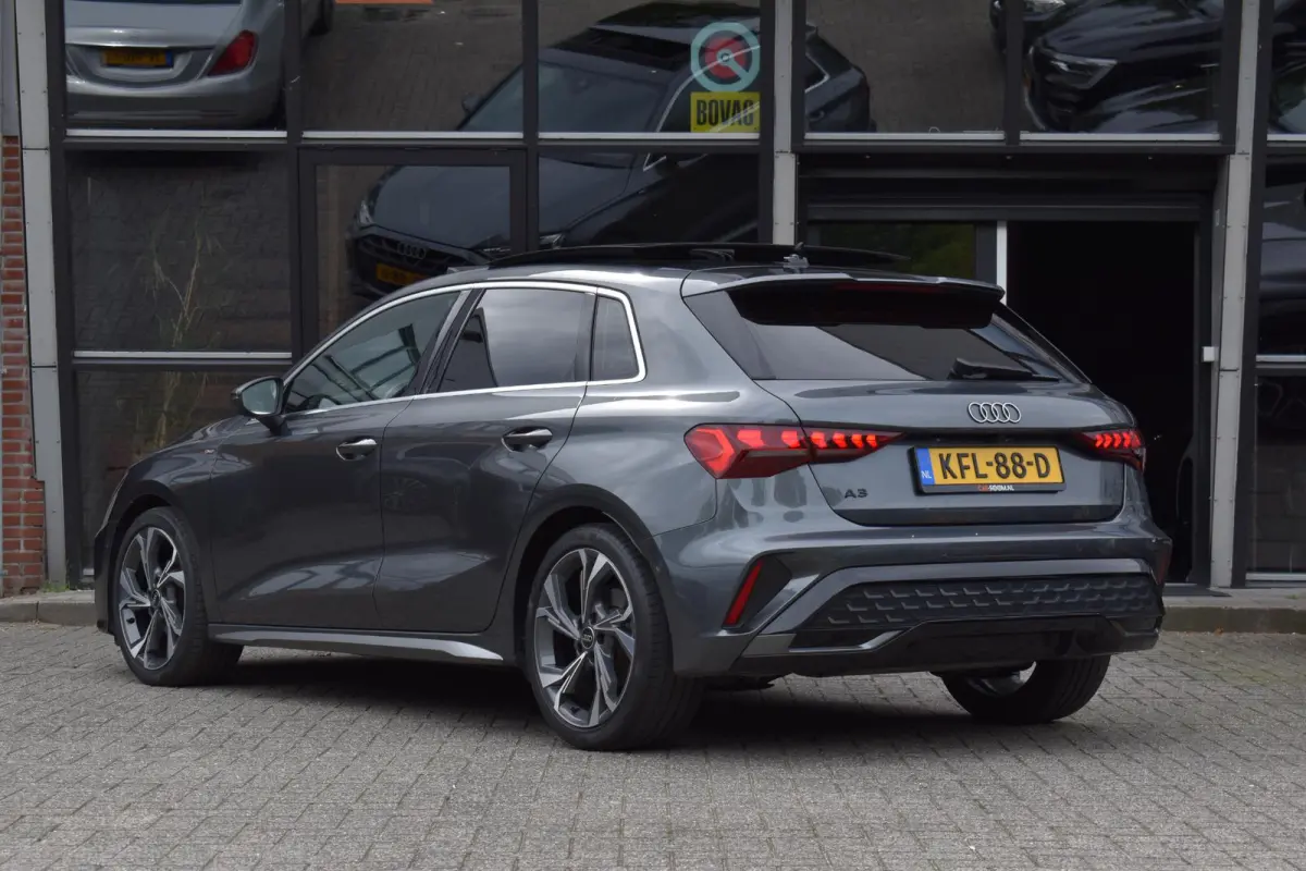 35 TFSI 3X S-Line Pano Keyless Sonos Camera