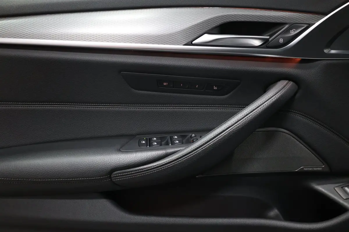 540i xDrive M-Sport LED/VIRTUAL/SFEER/PANO/LEER+S.VERWARMING+MEMORY/19" LMV/360/ACC/ECC/12 MND GARANTIE!