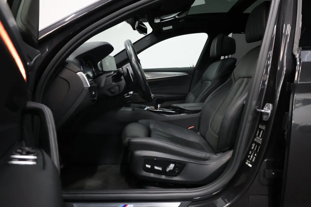 540i xDrive M-Sport LED/VIRTUAL/SFEER/PANO/LEER+S.VERWARMING+MEMORY/19" LMV/360/ACC/ECC/12 MND GARANTIE!