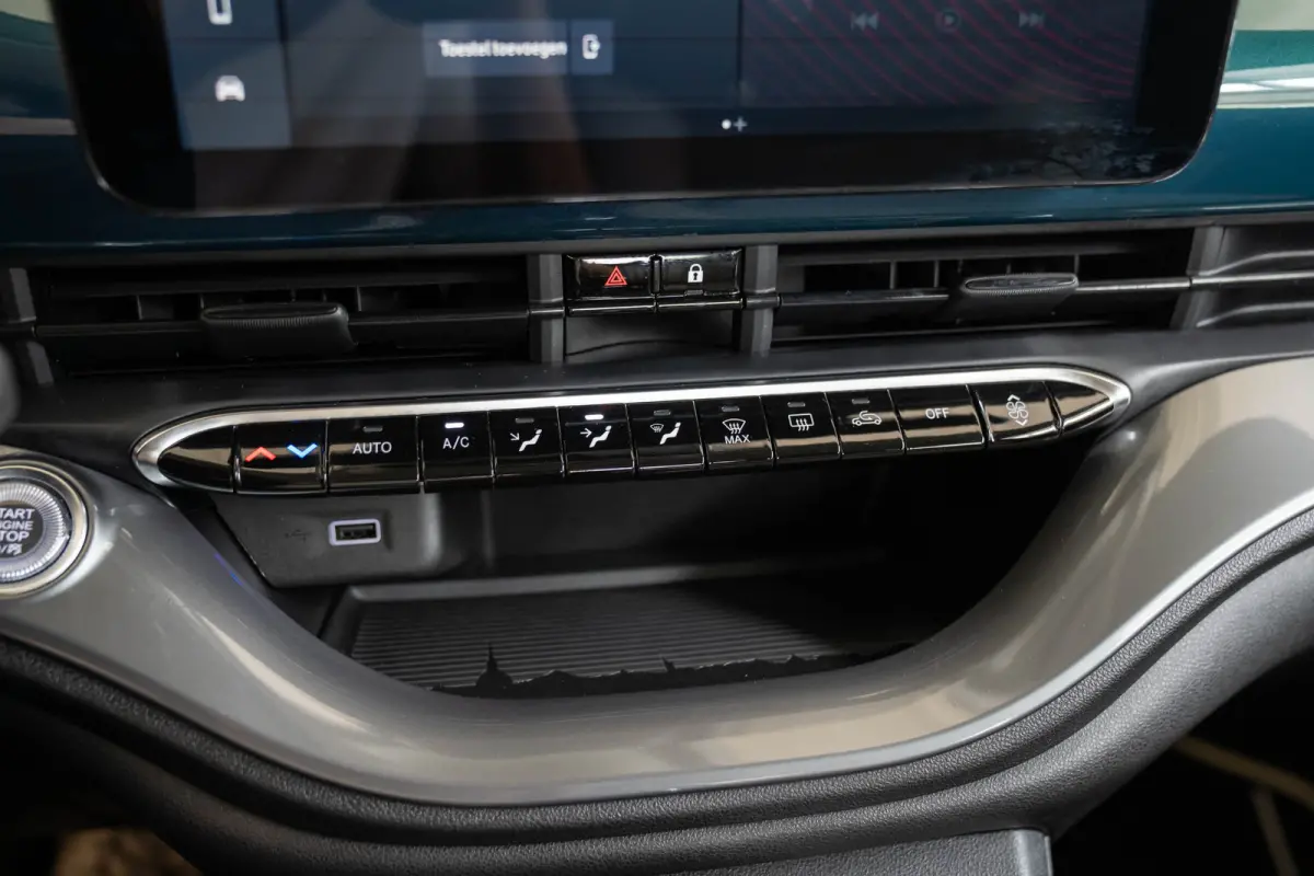 1.0 Hybrid Torino Launch Edition | Tot 8 Jaar Garantie | Climate Controle | Apple Carplay & Android Auto | Parkeersensoren | Lichtmetalen velgen |
