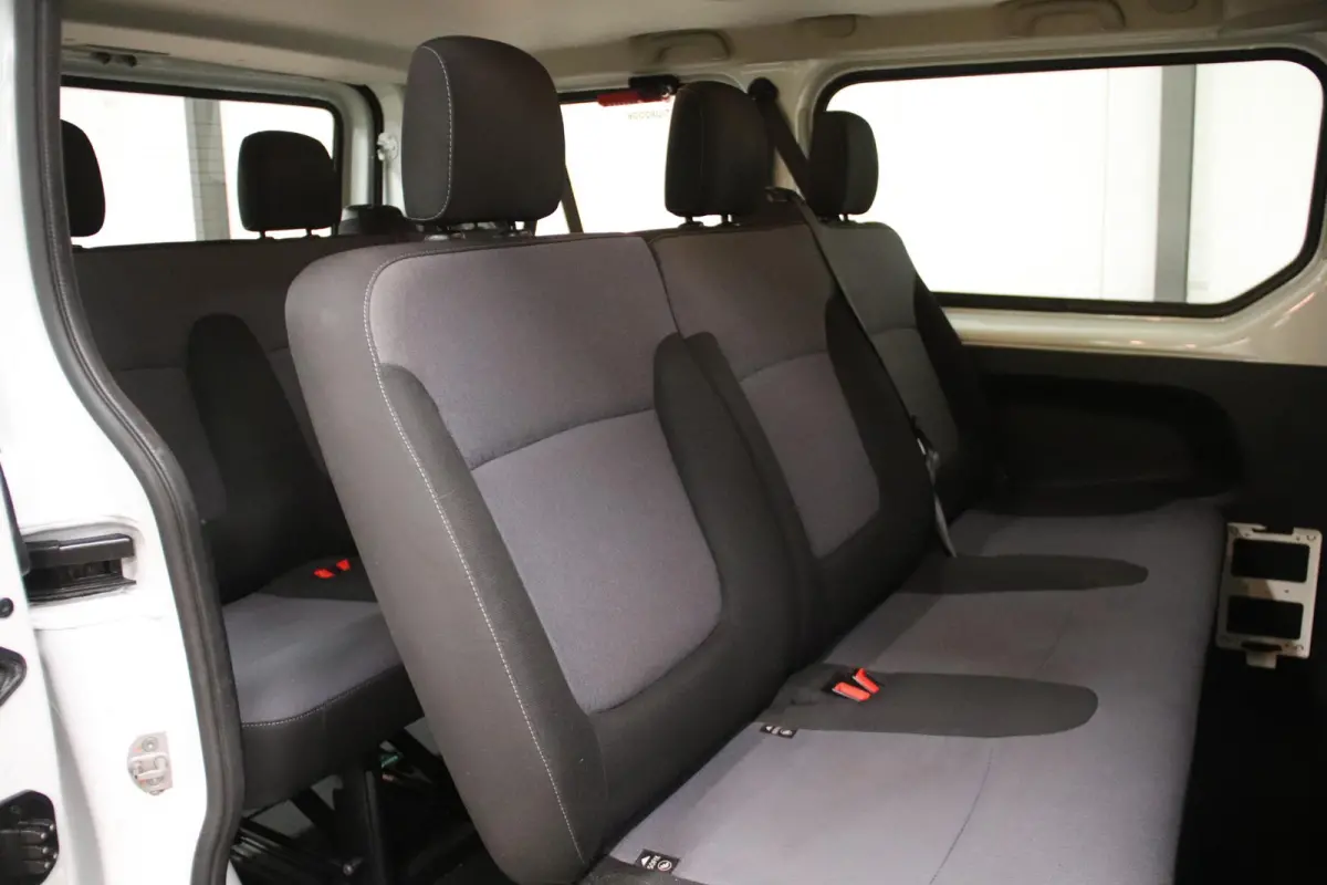 1.6 CDTI PERSONEN VERVOER 9 PERSOONS PERSONENBUS Opel Vivaro Combi 1.6 CDTI PERSONENVERVOER 9 PERSOONS PERSONENBUS