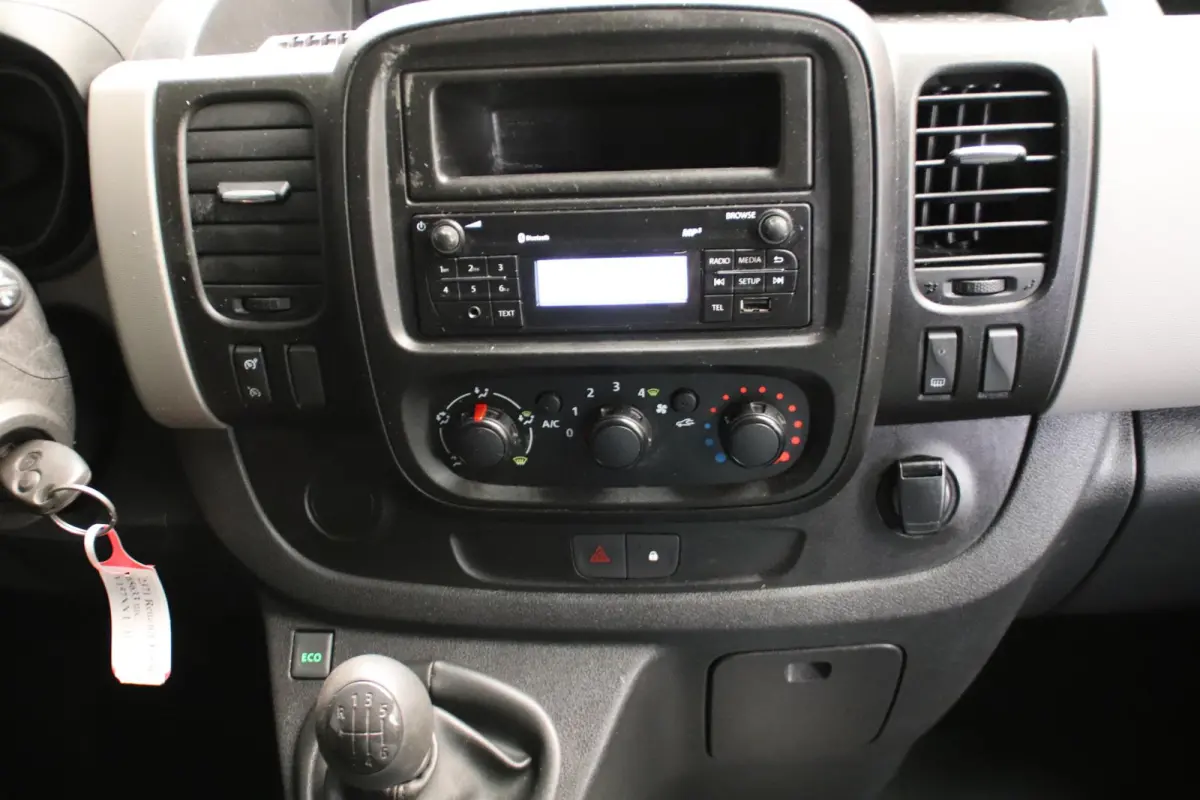 1.6 dCi WERKPLAATSINRICHTING AIRCO Renault Trafic 1.6 dCi WERKPLAATSINRICHTING