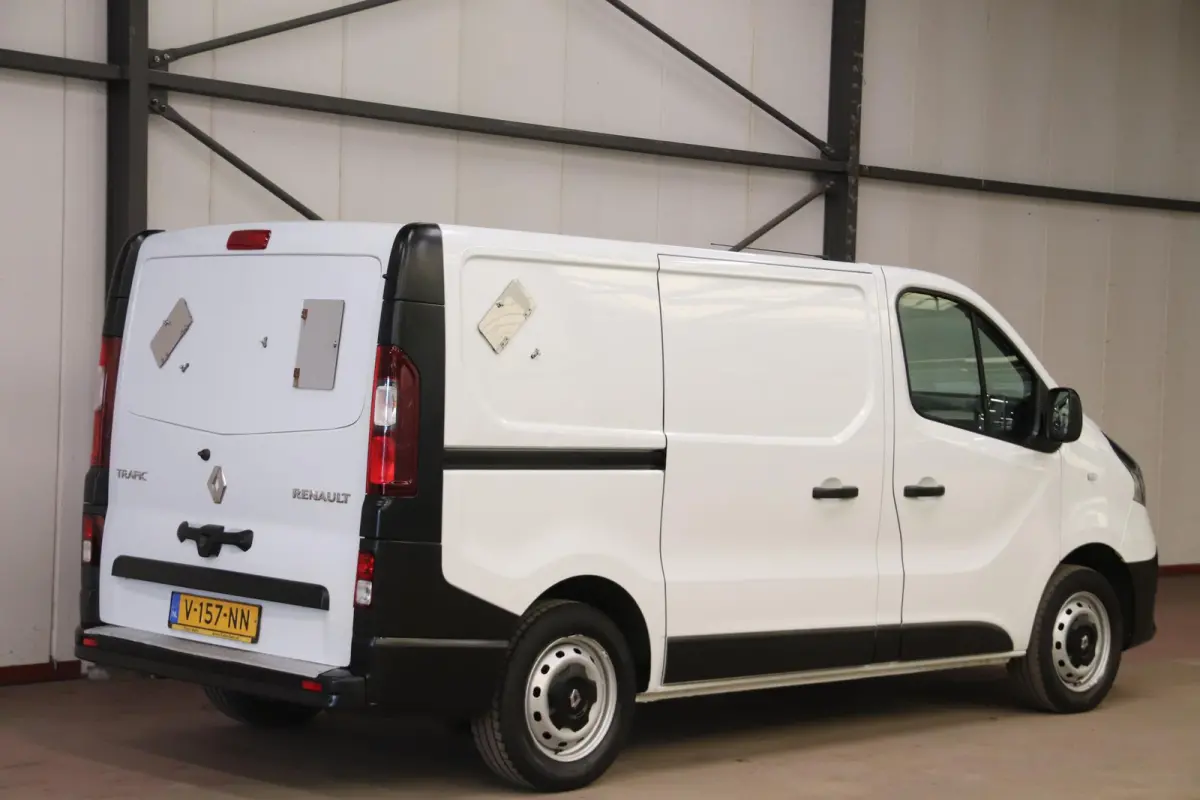 1.6 dCi WERKPLAATSINRICHTING AIRCO Renault Trafic 1.6 dCi WERKPLAATSINRICHTING