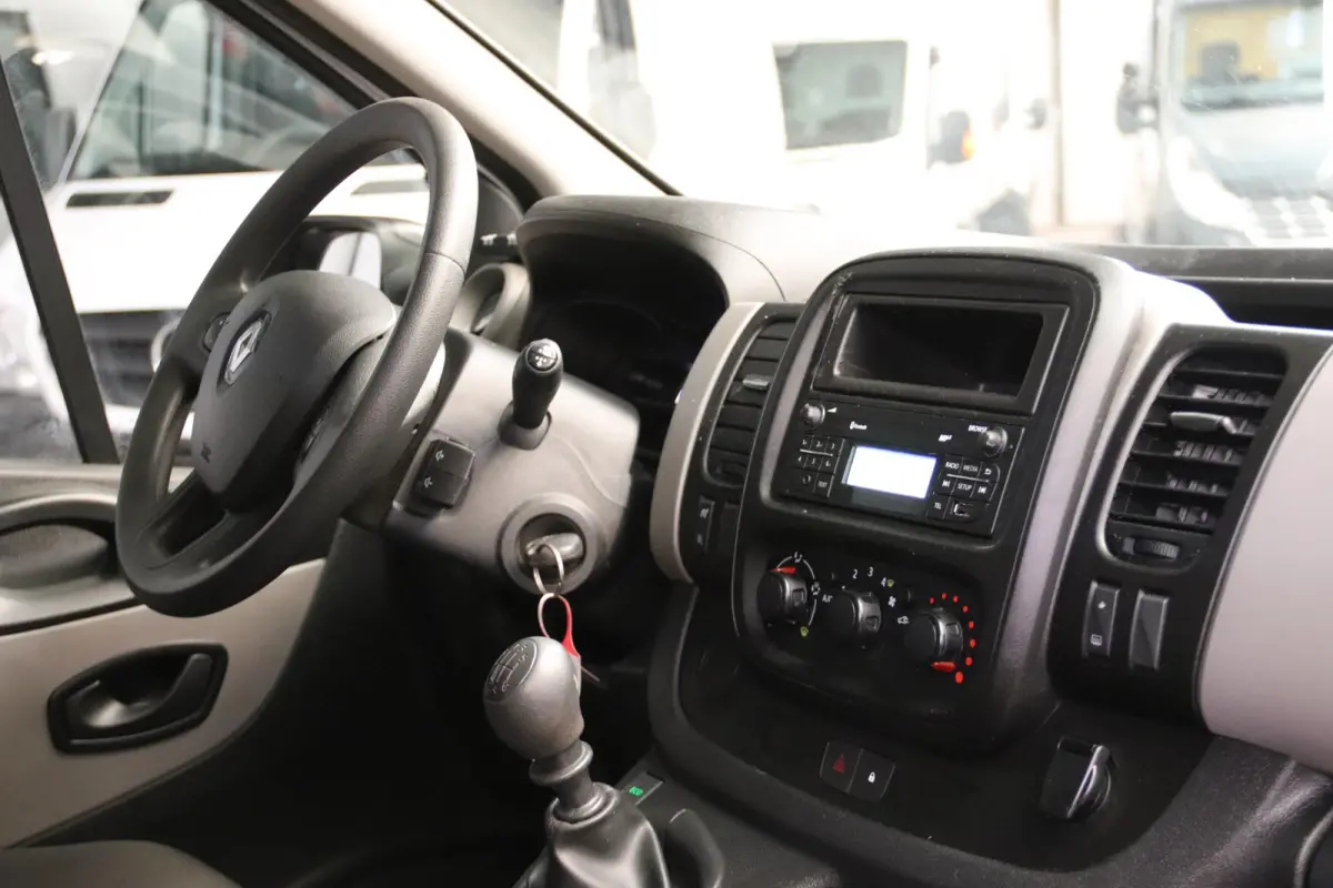 1.6 dCi WERKPLAATSINRICHTING AIRCO Renault Trafic 1.6 dCi WERKPLAATSINRICHTING