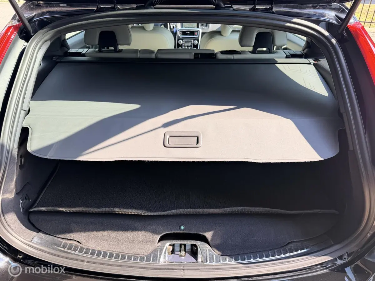 2.4 D5 Twin Engine Special Edition|Navi|Bluetooth|Leder|Stoelverwarming