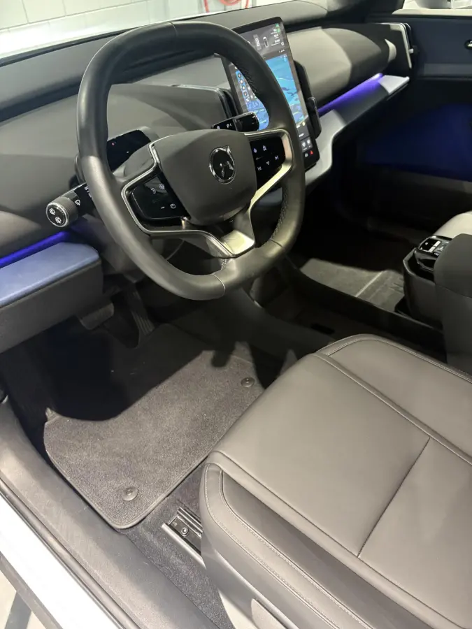 Single Motor Extended Range Plus 69 kWh | Achteruitrijcamera | Navigatie | Apple CarPlay | Premium Audio