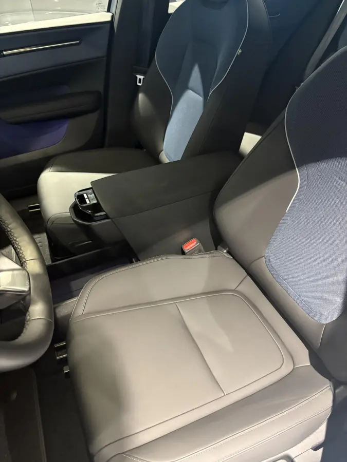 Single Motor Extended Range Plus 69 kWh | Achteruitrijcamera | Navigatie | Apple CarPlay | Premium Audio