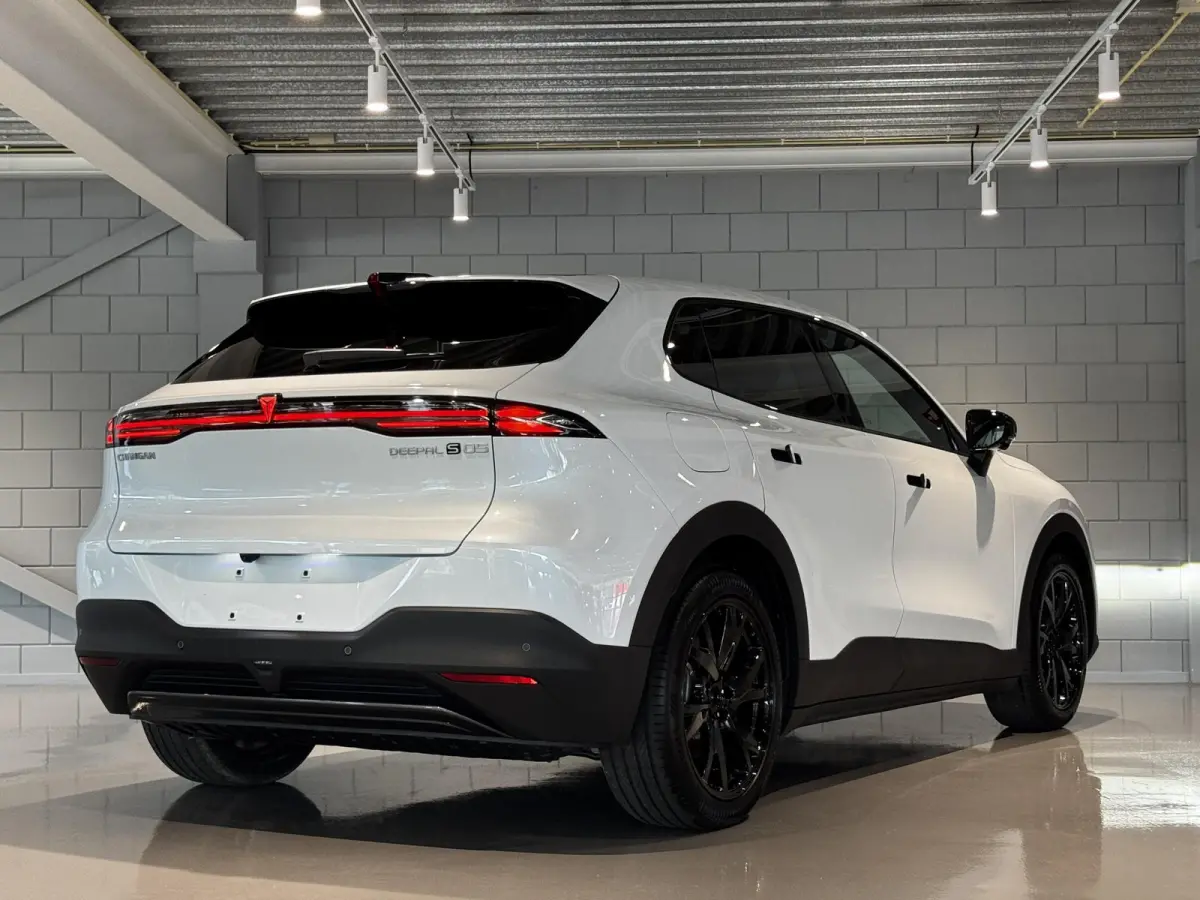 Pro 68.8 kWh | 272PK | 485km |