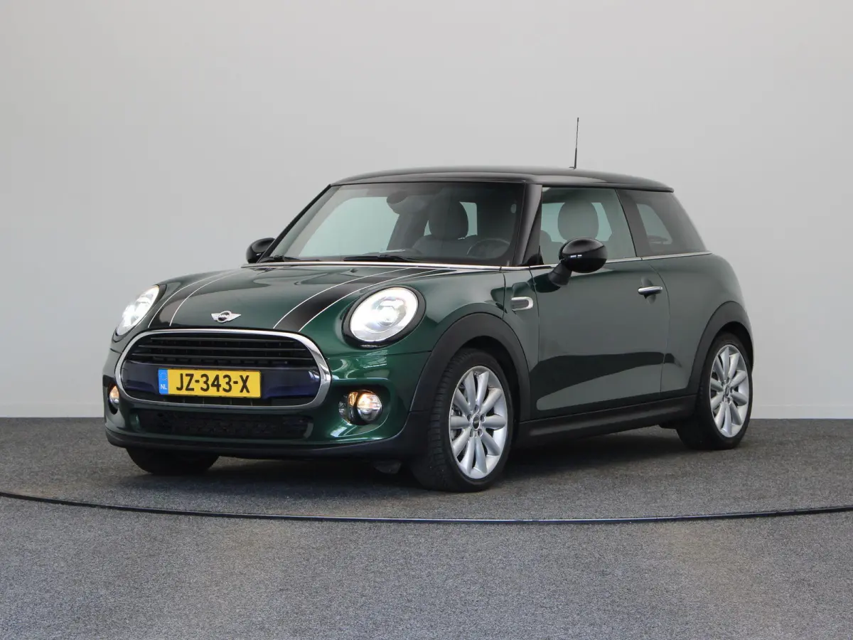 1.5 Cooper Serious Business | Sportstoelen | Sportpakket | Navi Pro | Airco |
