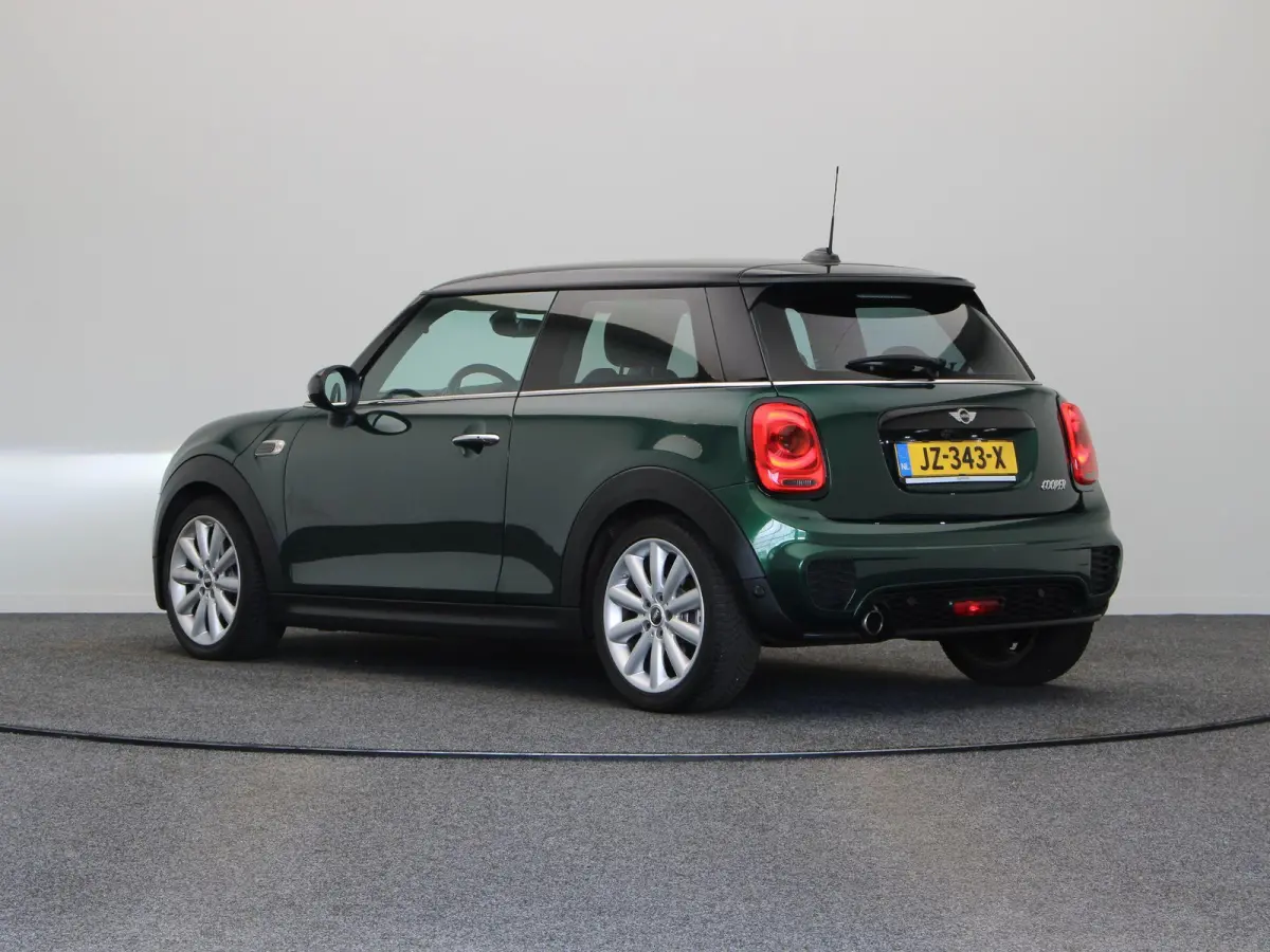 1.5 Cooper Serious Business | Sportstoelen | Sportpakket | Navi Pro | Airco |
