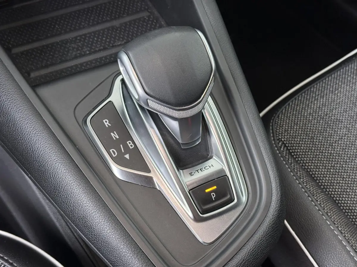 E-TECH plug-in hybrid 160 Intens | Groot Navi | Parkeercamera |