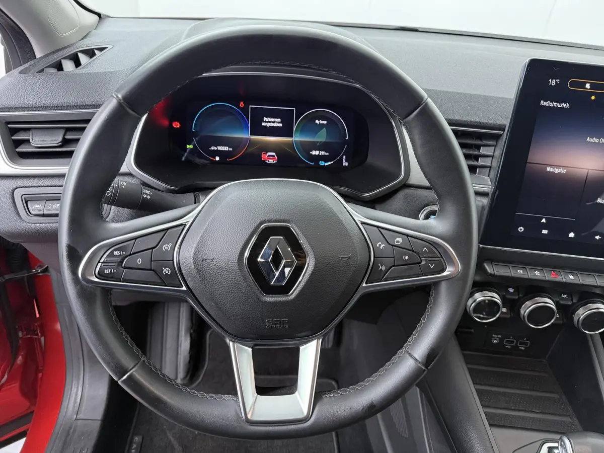 E-TECH plug-in hybrid 160 Intens | Groot Navi | Parkeercamera |