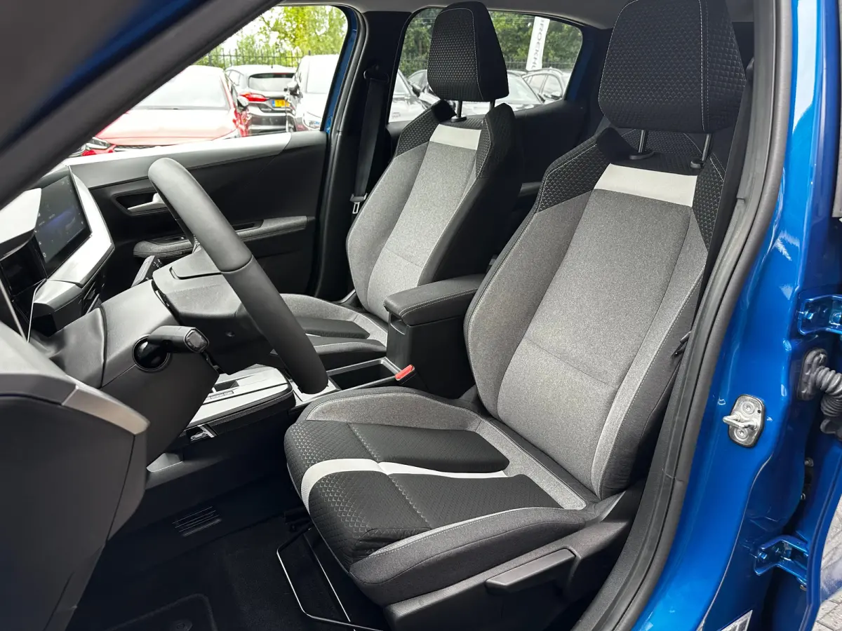 1.2 Turbo Hybrid 145 PK GS | 2+6 JAAR GARANTIE| STUUR, STOEL EN VOORRUITVERWARMING| DODEHOEK DETECTIE| ERGONOMISCHE COMFORTSTOELEN| ELEC. CLIMATE CONTROL| DRAADLOZE TELEFOONLADER| LED KOPLAM