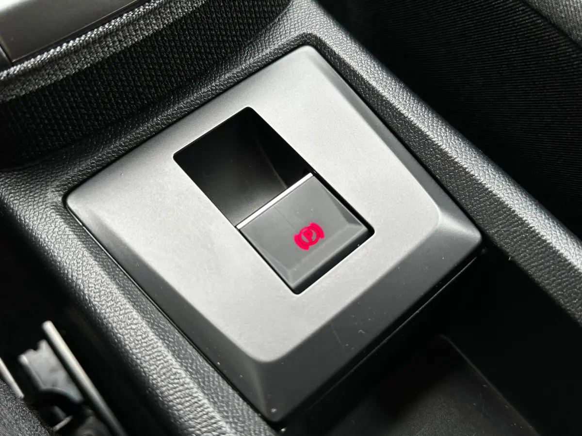1.2 Turbo Hybrid 145 PK GS | 2+6 JAAR GARANTIE| STUUR, STOEL EN VOORRUITVERWARMING| DODEHOEK DETECTIE| ERGONOMISCHE COMFORTSTOELEN| ELEC. CLIMATE CONTROL| DRAADLOZE TELEFOONLADER| LED KOPLAM