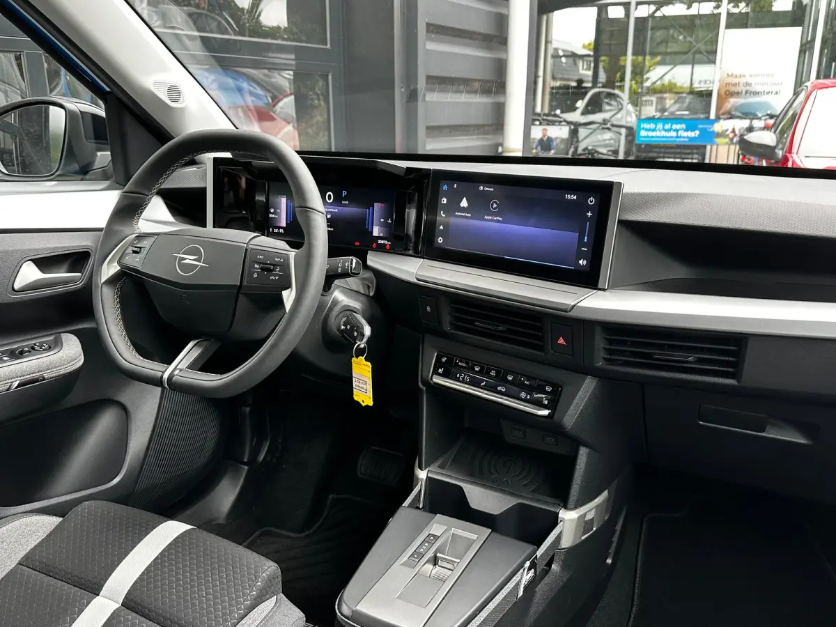 1.2 Turbo Hybrid 145 PK GS | 2+6 JAAR GARANTIE| STUUR, STOEL EN VOORRUITVERWARMING| DODEHOEK DETECTIE| ERGONOMISCHE COMFORTSTOELEN| ELEC. CLIMATE CONTROL| DRAADLOZE TELEFOONLADER| LED KOPLAM
