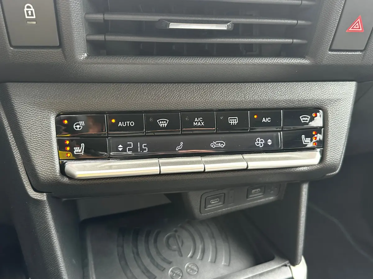 1.2 Turbo Hybrid 145 PK GS | 2+6 JAAR GARANTIE| STUUR, STOEL EN VOORRUITVERWARMING| DODEHOEK DETECTIE| ERGONOMISCHE COMFORTSTOELEN| ELEC. CLIMATE CONTROL| DRAADLOZE TELEFOONLADER| LED KOPLAM