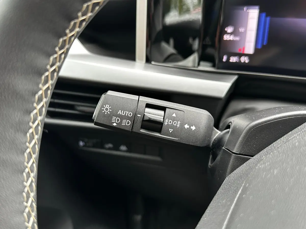 1.2 Turbo Hybrid 145 PK GS | 2+6 JAAR GARANTIE| STUUR, STOEL EN VOORRUITVERWARMING| DODEHOEK DETECTIE| ERGONOMISCHE COMFORTSTOELEN| ELEC. CLIMATE CONTROL| DRAADLOZE TELEFOONLADER| LED KOPLAM