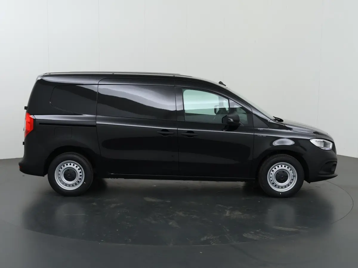 112 Base L2 51 kWh | Achteruitrijcamera | DC laden 75 kW | Climate Control | Multifunctioneel stuurwiel | Cruise control |