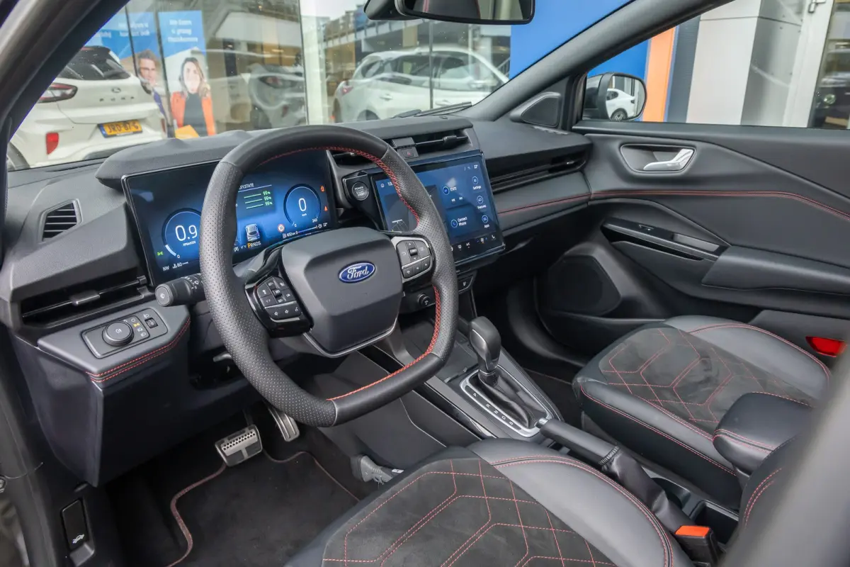 1.0 EcoBoost ST-Line X | Elek. Panorama dak | Adaptive Cruise | 360 Camera | Winterpack | B&O | Apple Carplay/Android Auto | Elek. Panorama dak | Adaptive Cruise | 360 Camera | Winterpack | 